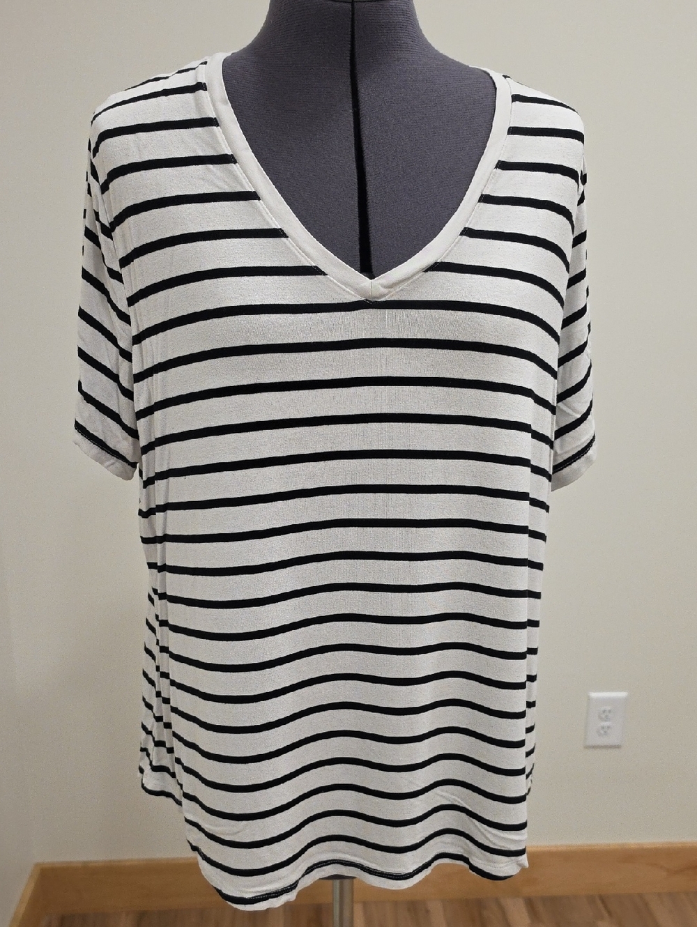 Old Navy Black & White Striped V-Neck Tee